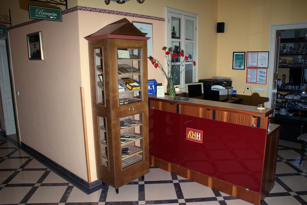 Hotel Park Птуй Екстериор снимка