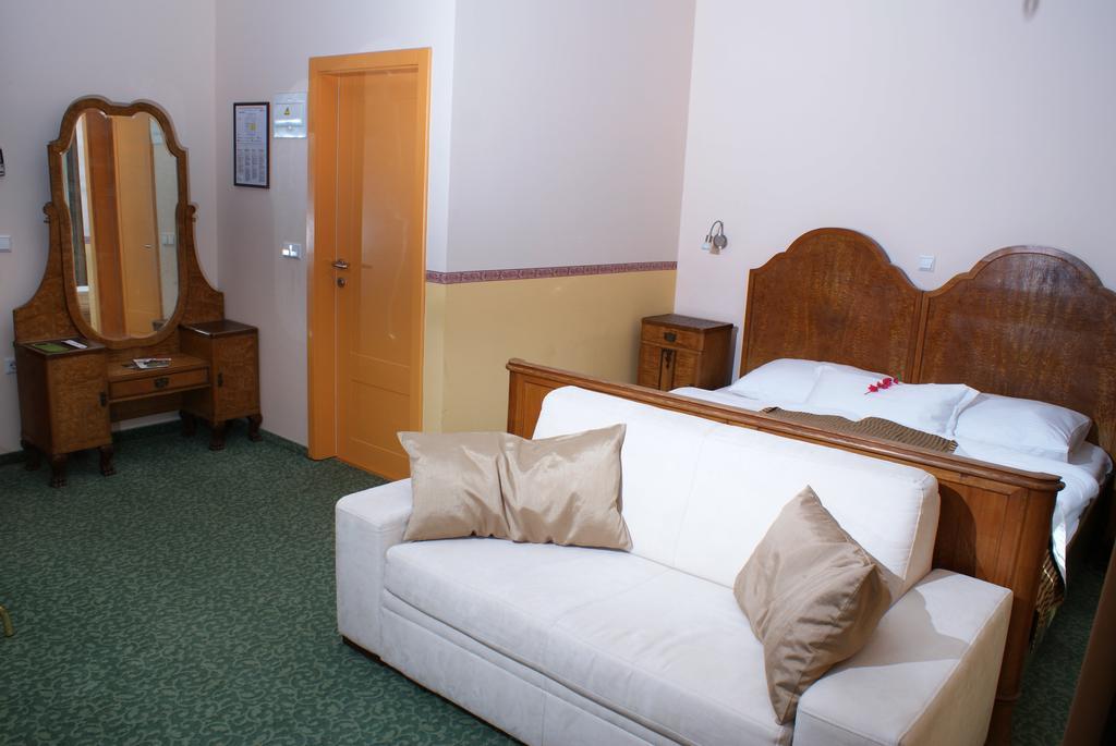 Hotel Park Птуй Екстериор снимка