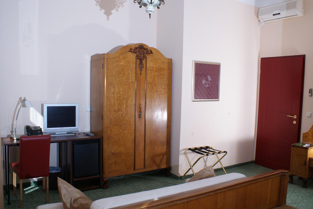 Hotel Park Птуй Екстериор снимка